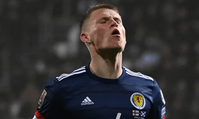 สก็อตต์ มัคโตมิเนย์ ผู้กล้าแห่งสก็อตแลนด์ ผู้ท้าทายโลกแห่งฟุตบอล