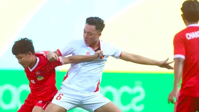 เวียดนาม U22 เกมรุกแย่ ชนะหืดจับ 2-1 เหนือลาว—แต่ปัญหาการจบสกอร์คือ "เส้นด้ายบาง ๆ"