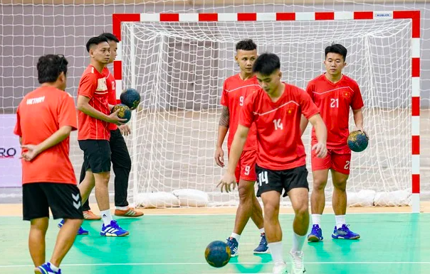 ความเชื่อมั่นเพิ่มขึ้น: แฮนด์บอลฟิลิปปินส์พ่ายเวียดนามเพียง 25-27 ยืนยันว่า "ไม่ใช่คู่แข่งที่ต้อนง่าย"