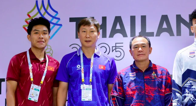 ฝ่ายจัดฯ ปิดชื่อผู้ตัดสินเป็นความลับจนกว่าจะเริ่มเกม ท่ามกลางกระแสวิจารณ์จากดราม่าบอลหญิง