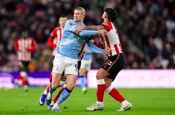 สัญญาณอันตรายของ แมนฯ ซิตี้: เมื่อ "ฮาลันด์" โดนเก็บใส่กระเป๋า