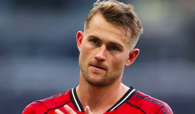 เปิดทำเนียบกุนซือที่ "เก้าอี้กระเด็น" เมื่อมี เดอ ลิกต์ ในทีม