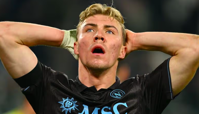 ราสมุส ฮอยลุนด์ คืนร่างทองที่นาโปลี — เมื่อปีกที่ถูกตัดเริ่มโบยบินในเซเรีย อา