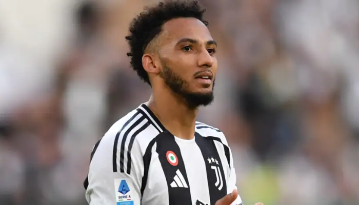 ลอยด์ เคลลี่ โดนใบแดงหลัง VAR เรียกตรวจสอบเหตุการณ์เกม UCL