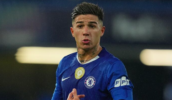 ทำไม "ราชันชุดขาว" ถึงต้องยอมสยบให้ดีลนี้?