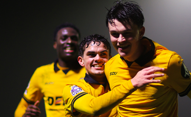 วูล์ฟแฮมป์ตัน กับ "อาถรรพ์แผงหลัง 4 คน" บทเรียนราคาแพงที่ร็อบ เอ็ดเวิร์ดส์ ต้องจดจำ