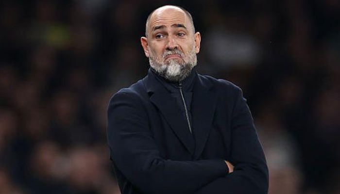 วิไน เวนเกตชาม ซีอีโอของสเปอร์ส เดินทางเข้าสนามซ้อมหลังทีมพ่ายแอตเลติโก มาดริดยับ